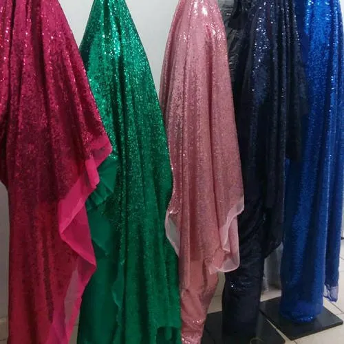 Coupon tissu sequin rouge 1m x 1,3m pour embélissement décoration fêtes coussin habillage costumes